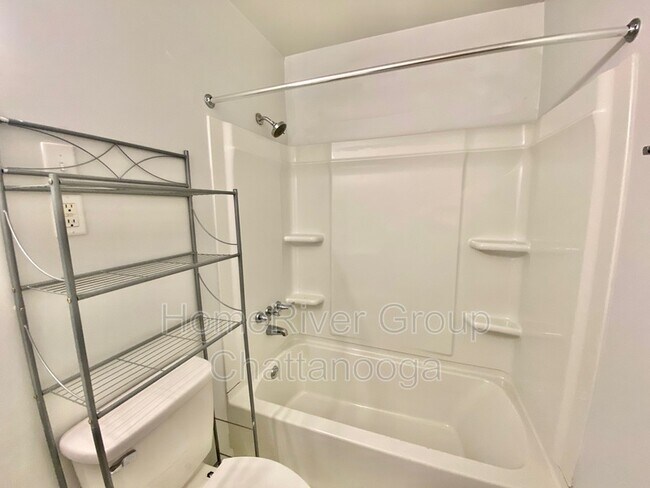 Building Photo - 2027 Lee St