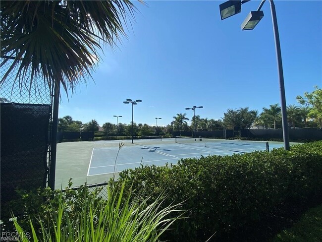 Building Photo - 1980 Wellington St