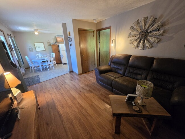Building Photo - 2 Bedroom, 1 Bathroom with Attached Garage & Patio