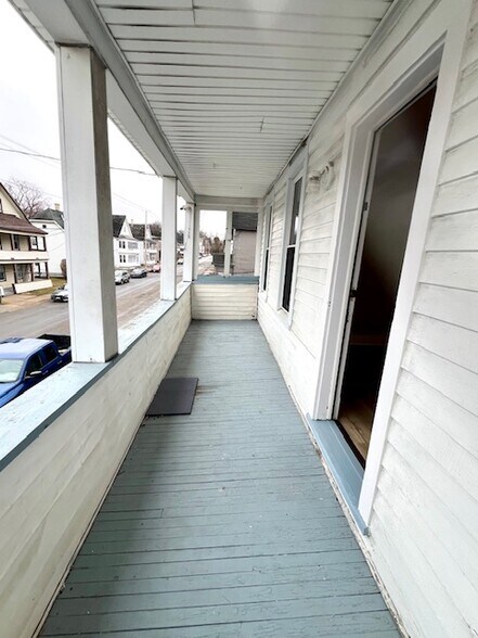 Building Photo - 39 1/2 Milton Ave