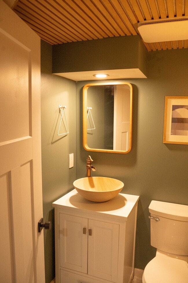 Building Photo - 1900 Mitchell Terrace