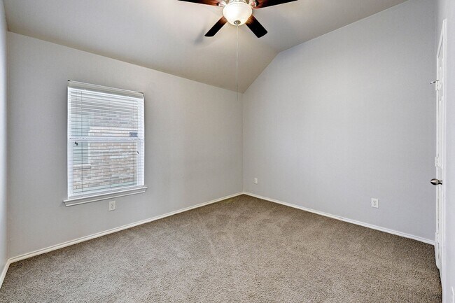 Building Photo - 18923 Bluestone Hollow Ln