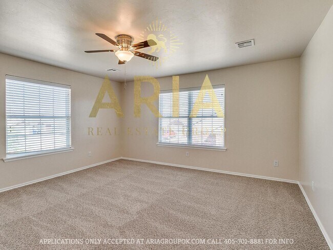 Building Photo - *611-613 Welston Cr.