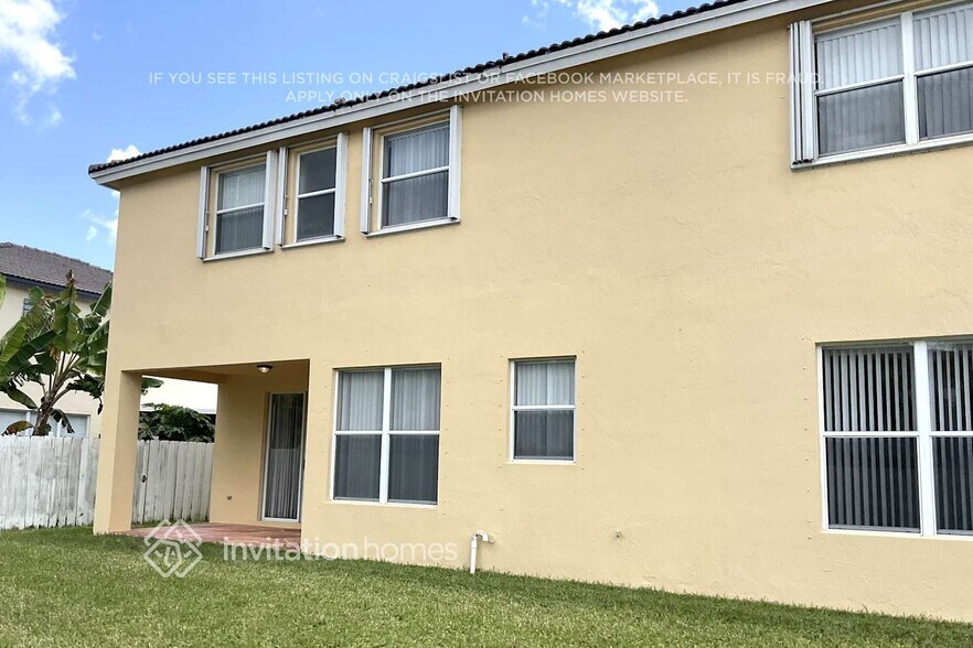 Building Photo - 14284 SW 159th Pl