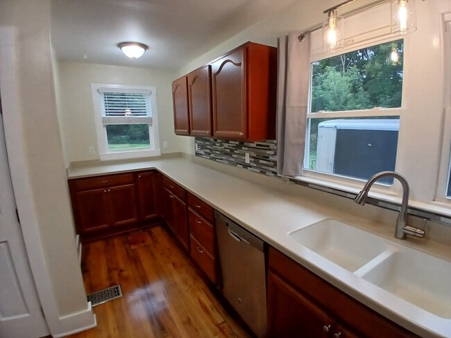 Building Photo - 3702 Armstrong Rd