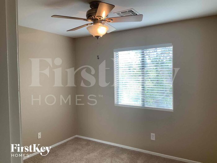 Building Photo - 39485 N Dusty Dr