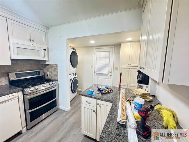 Building Photo - 39 Hillcrest Ave