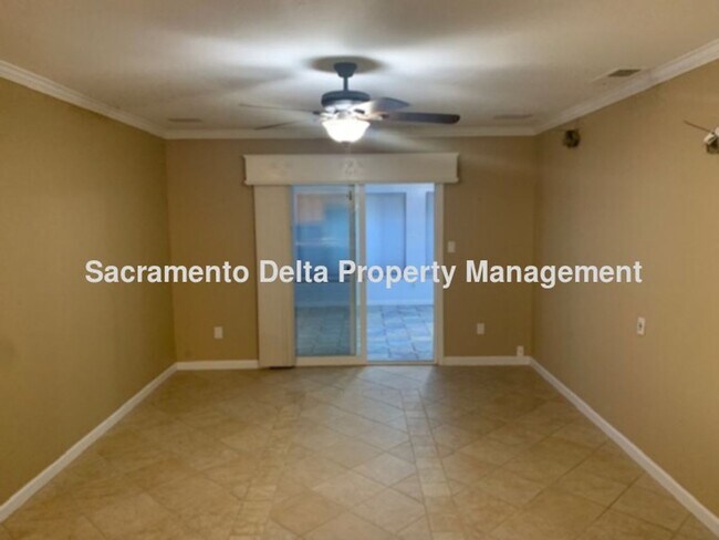 Building Photo - Spacious 3 bedroom, 2 Bath home in Citrus ...