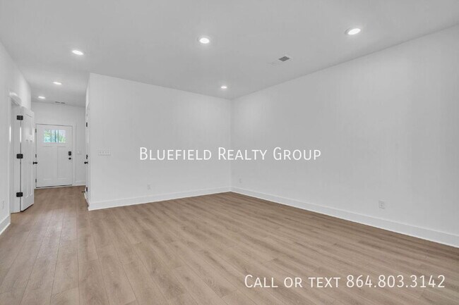 Building Photo - 416 E Parima Ct