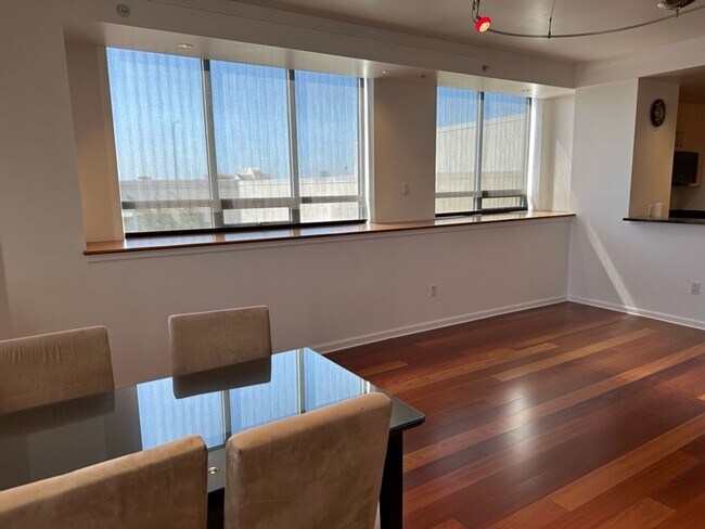 Building Photo - Epic REA: Fabulous 2 BR/2 BA South Beach C...