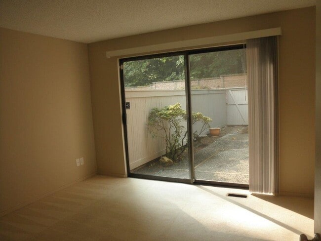 Building Photo - 3BED/3BATH Townhome in Wood Creek Communit...