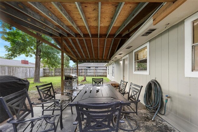 Building Photo - 1350 Holbech Ln