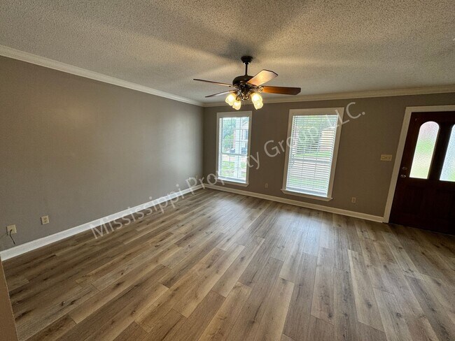 Building Photo - 402 Saddle Creek Dr