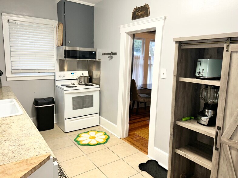 Building Photo - 1039 Riviera St