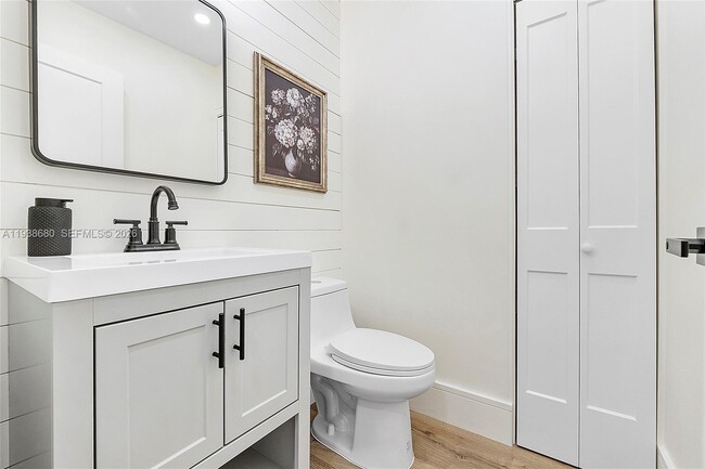 Building Photo - 3540 NE 28th Ave