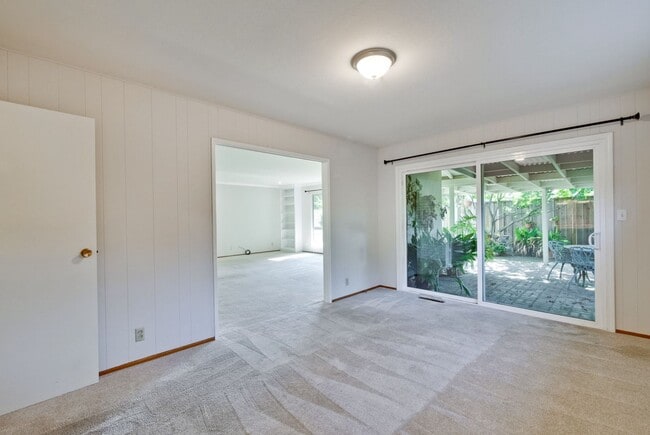 Building Photo - 1534 Crespi Dr