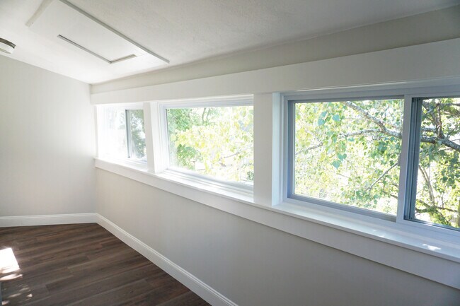 Building Photo - 90 Conwell Ave