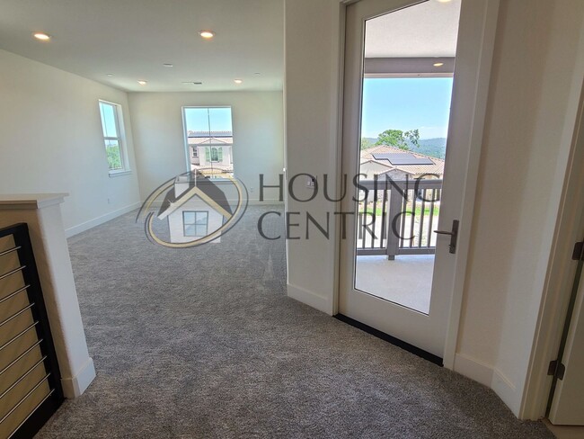 Building Photo - Luxurious Newer Construction Rental Home I...