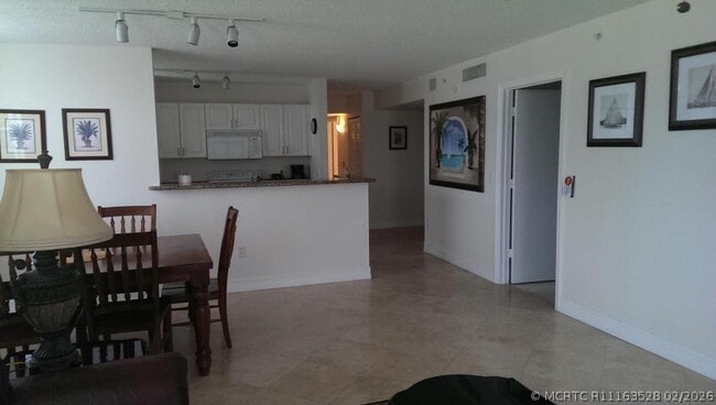 Building Photo - 3606 S Ocean Blvd