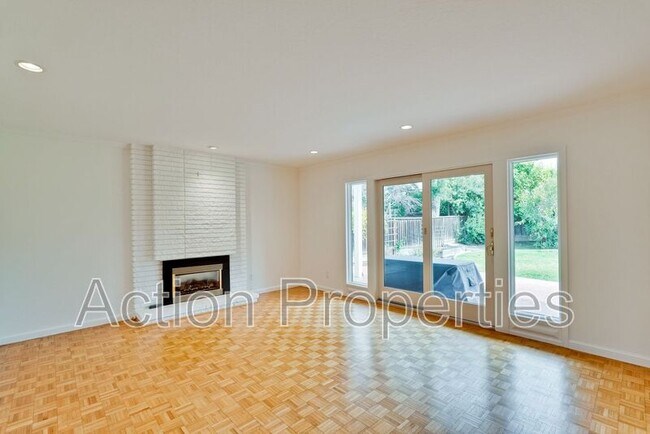 Building Photo - 2685 Yorkton Dr