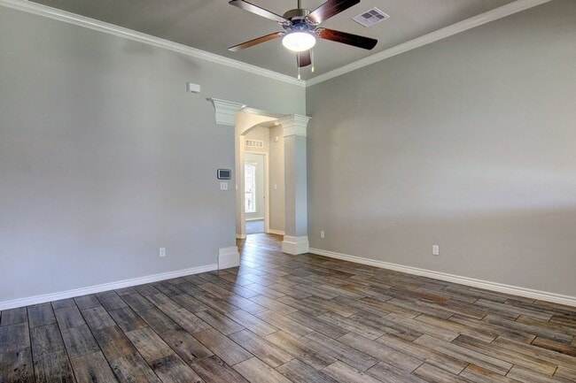 Building Photo - 3021 Cantabria St