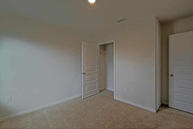 Building Photo - 5747 Guinevere Ln