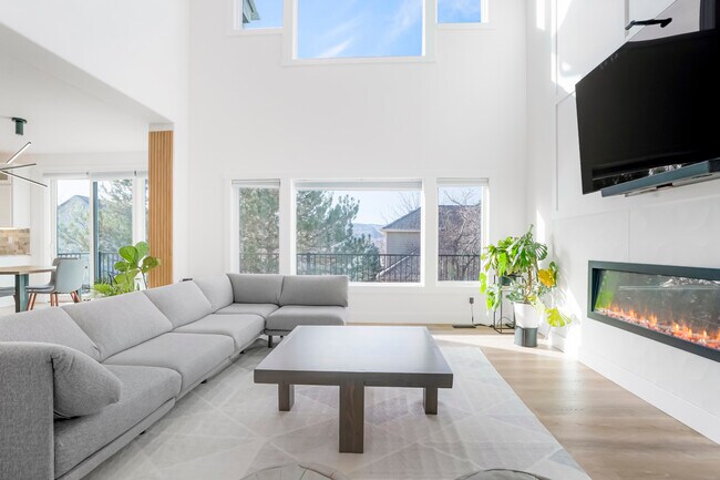 Building Photo - Robb Way