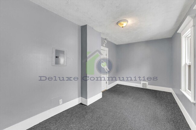 Building Photo - 415 Graham St SW