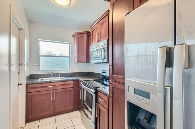 Building Photo - 1425 Arthur St