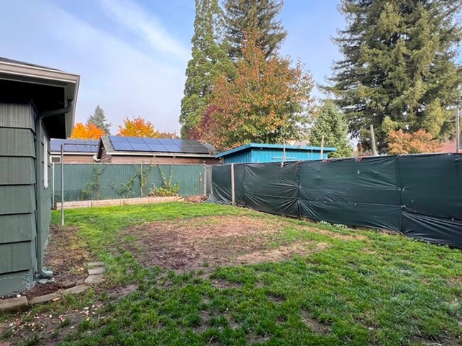 Building Photo - 2Bd/1Ba Single Story House w/ Basement - A...