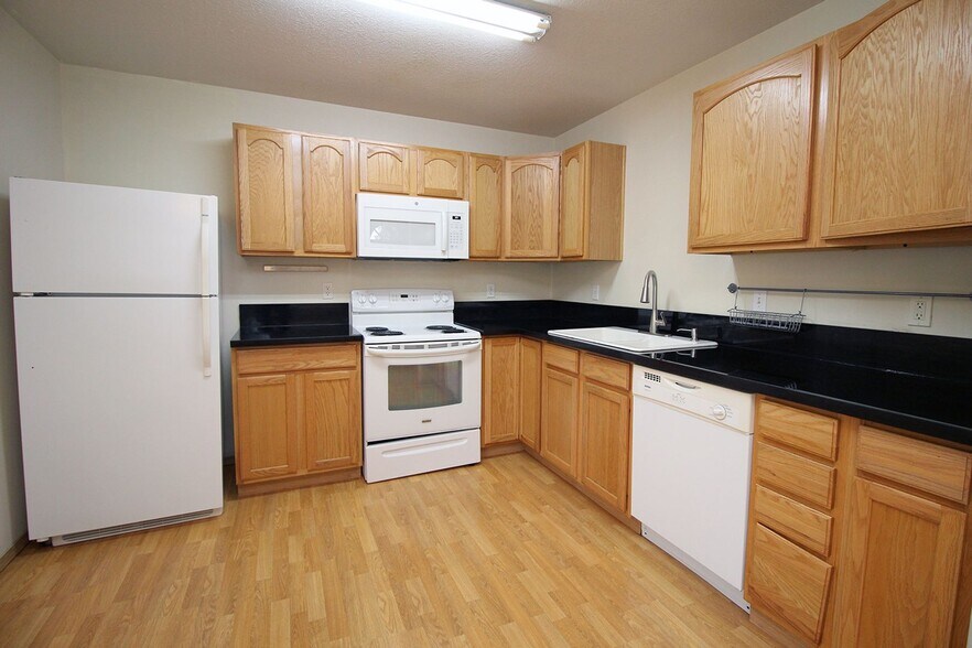 Building Photo - 6731 N Albina Ave