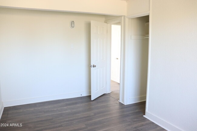 Building Photo - 548 Graham Pl