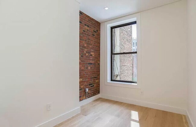 Building Photo - 7 RIVINGTON STREET