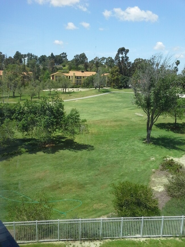 Building Photo - Terrific 1Br/1.5Ba Condo in Gated Masters Hill W/ Golf Course Views