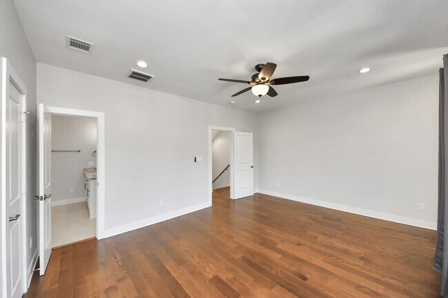 Building Photo - 1112 Amundsen St