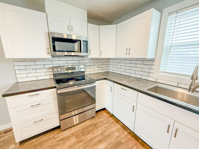 Building Photo - Cozy Single-Family Home with large yard in Caldwell