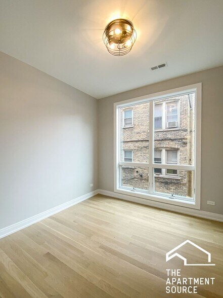 Building Photo - 1051 W Cornelia Ave
