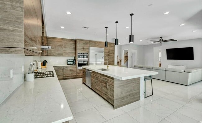 Building Photo - 17081 Five Waters Ave