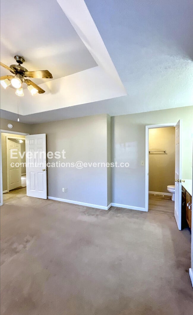 Building Photo - 4911 Hunter Village Dr