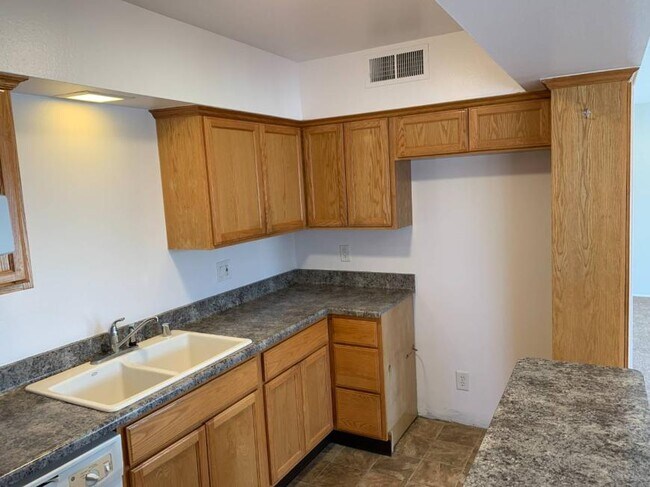 Building Photo - 2.0 bedroom in South Pasadena California 9...