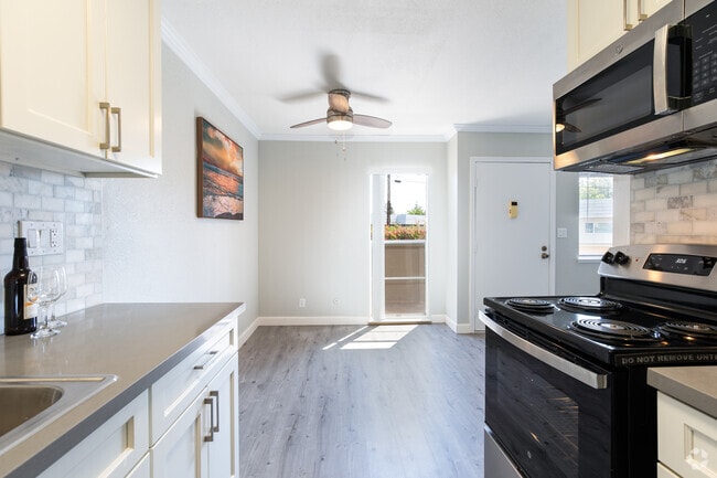 1BR, 1BA - 680SF - Oak Grove Apartments