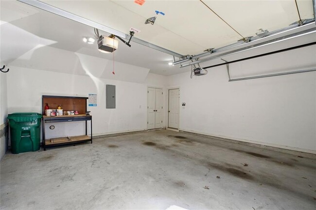 Building Photo - 2532 Village Creek Landing SE