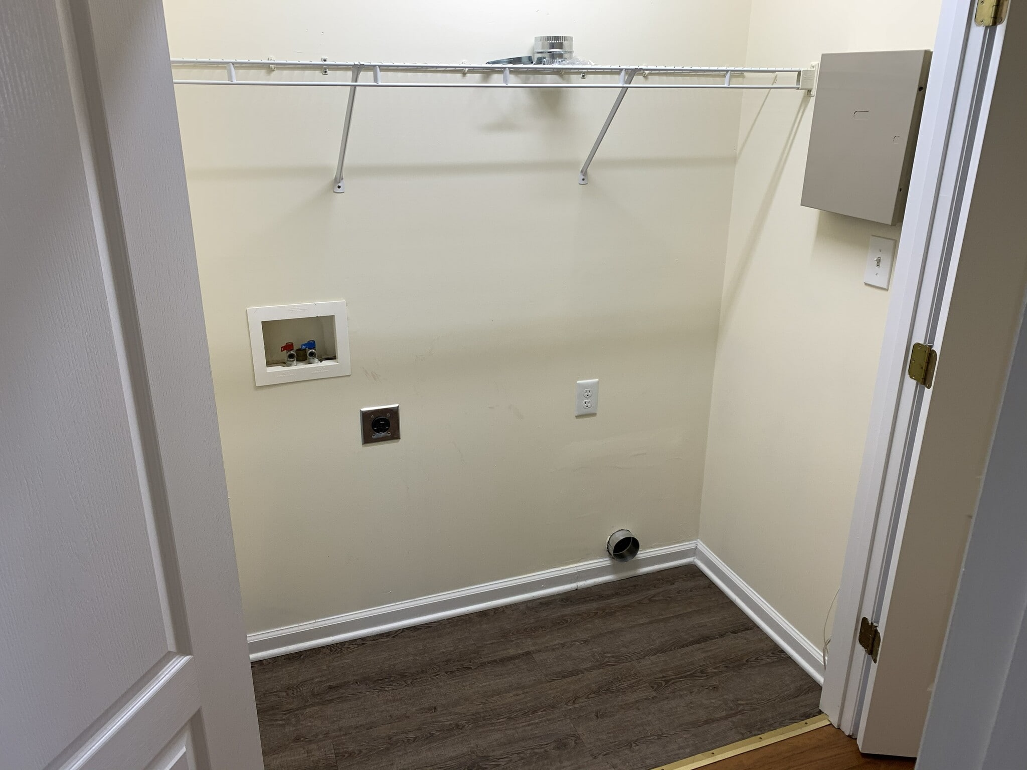 Laundry Room - 1129 Woodbriar Street