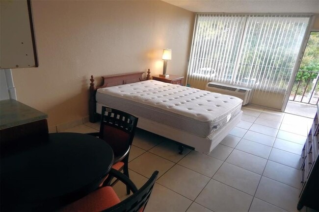 Building Photo - 7900 S Orange Blossom Trail