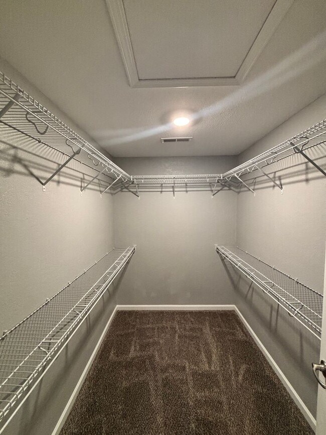 Building Photo - Sevierville 3bd/2.5bth available now!