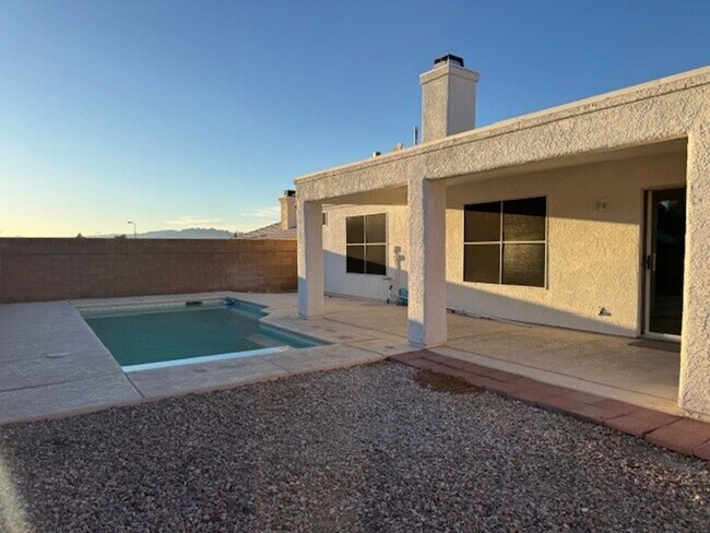 Building Photo - Pool Home with 3Bedrooms +Bonus Room Bullhead Parkway-Desert Foothills Estates- Can Be "Furnished...