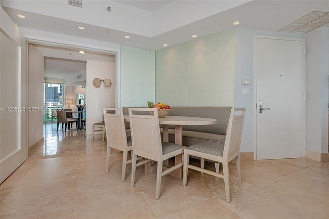 Building Photo - 1000 South Pointe Dr