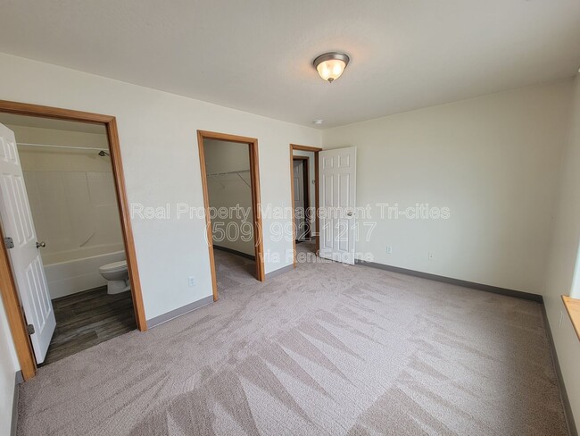 Building Photo - 6321 Thistledown Dr
