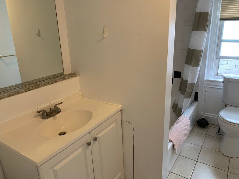 Building Photo - 746 Broughton St