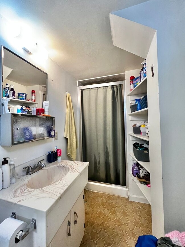 Building Photo - Cozy 2-Bedroom 1-Bath Basement Unit Near UNC!